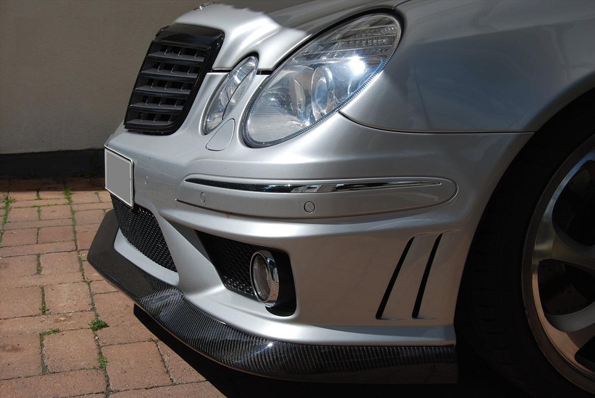 Mercedes Benz E55 AMG Carbon - Carbon Underlæbe :-)
Skal bare sænkes helt nu.. billede 14