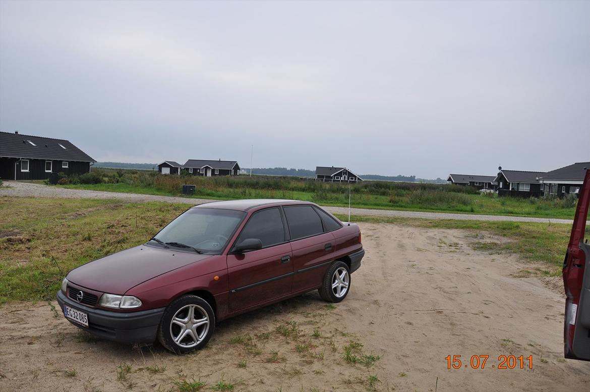 Opel Astra F sedan 16v SOLGT billede 2