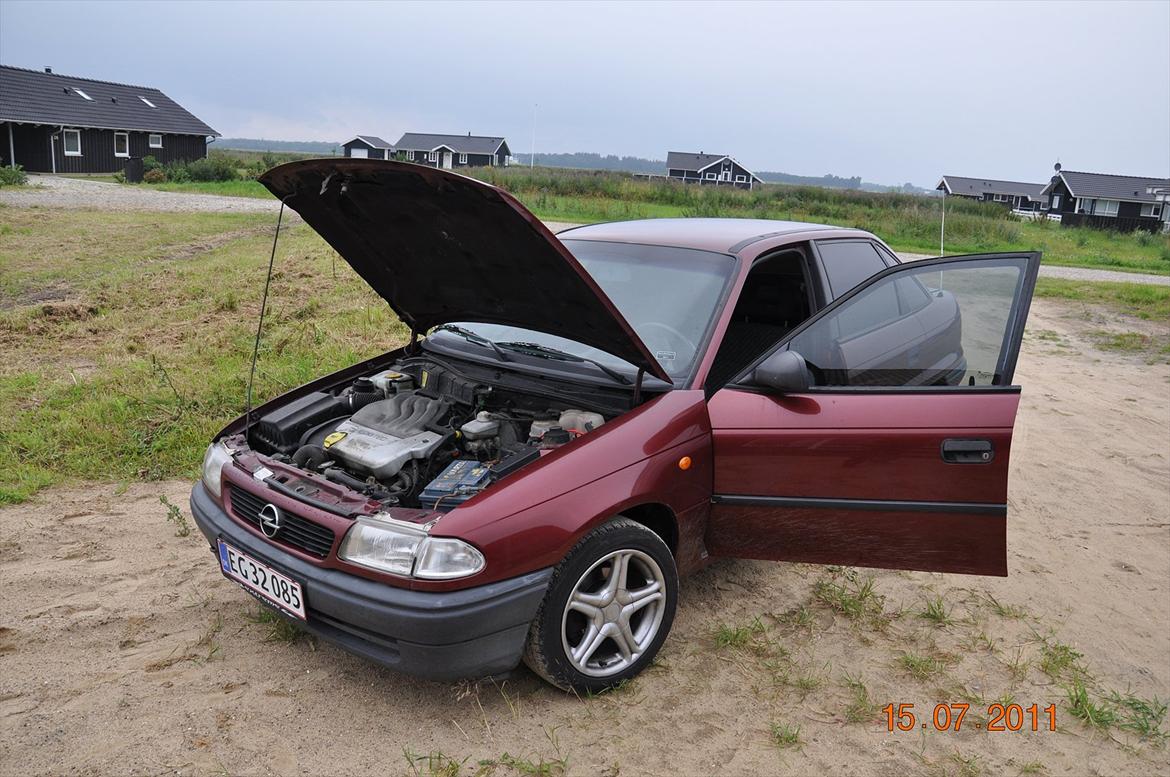 Opel Astra F sedan 16v SOLGT billede 11