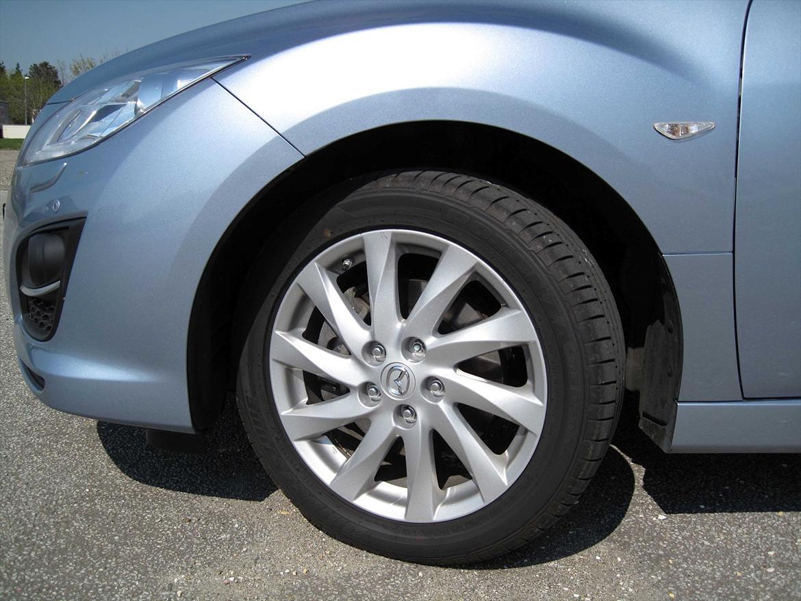 Mazda 6 HB 2,0 Premium - De originale sommerfælge. billede 5