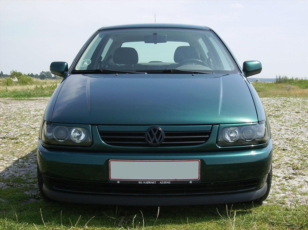 VW Polo 6N 1.6L 8V - JE Design Polo 6N Frontgrill Spoiler. Jeg har endnu ikke set andre Polo 6N i DK med sådan en på. billede 2