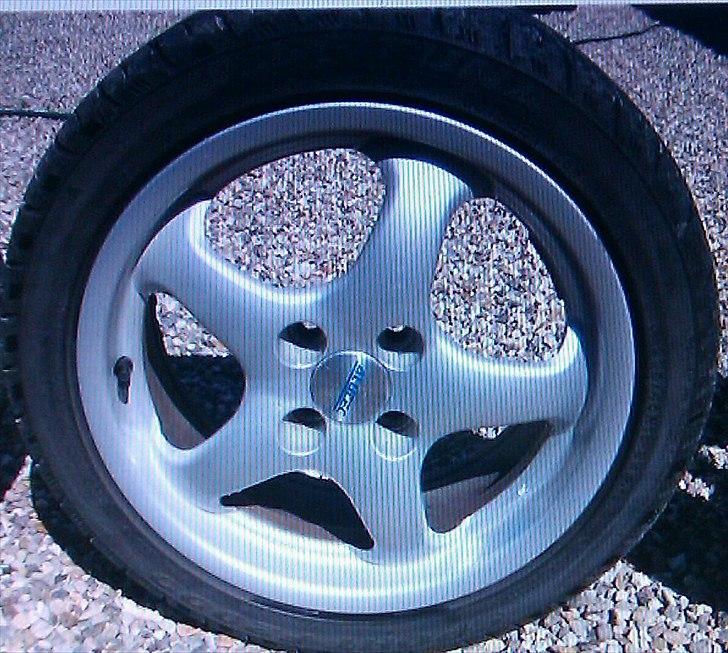 Honda crx - de indkøbte fælge, der har siddet på en passat.. som skal have et skud ny lak til vinter med pulverlak. den hedder ral: 9023, pearl dark grey.. billede 14