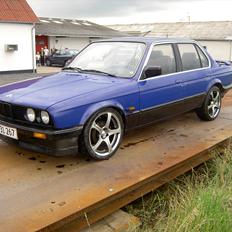 BMW e30 320i