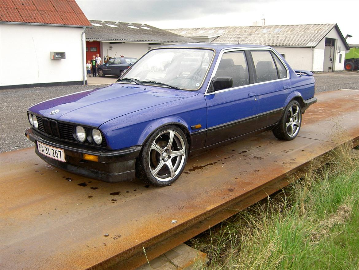 BMW e30 320i billede 1