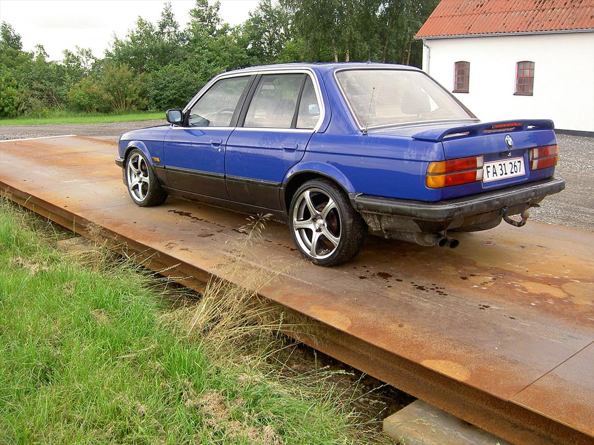 BMW e30 320i billede 4
