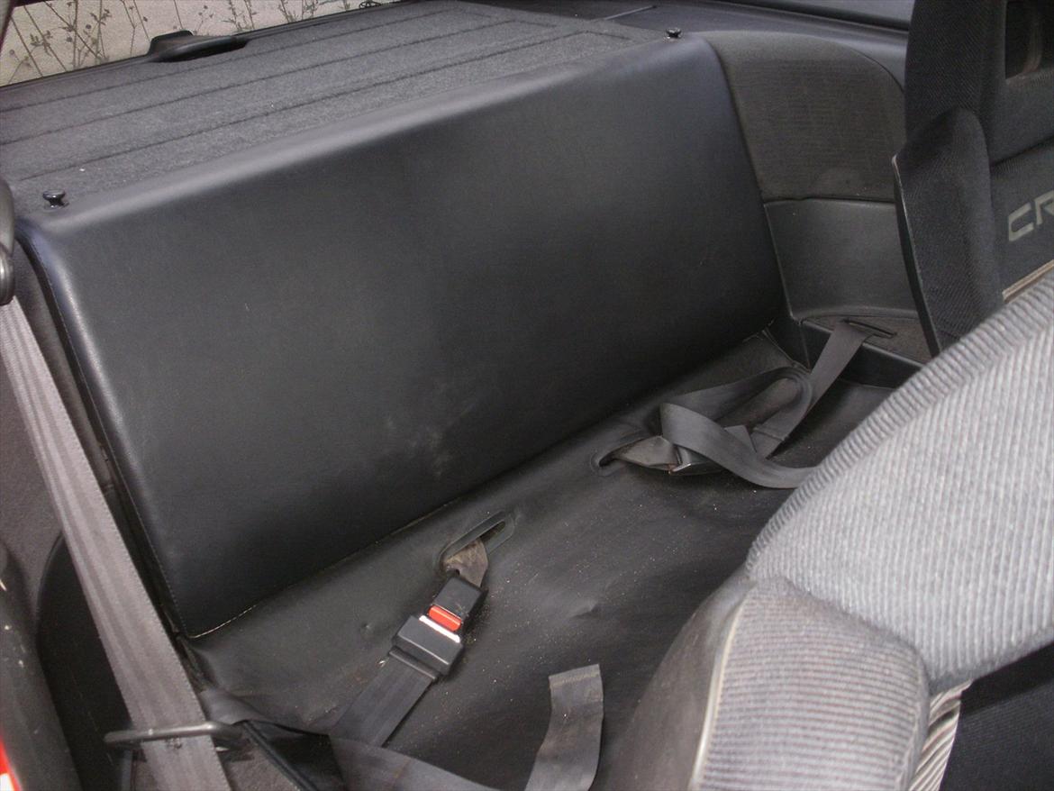 Honda crx - det enormt rumlige bagsæde, hvor der har siddet 3 voksne gutter. billede 9
