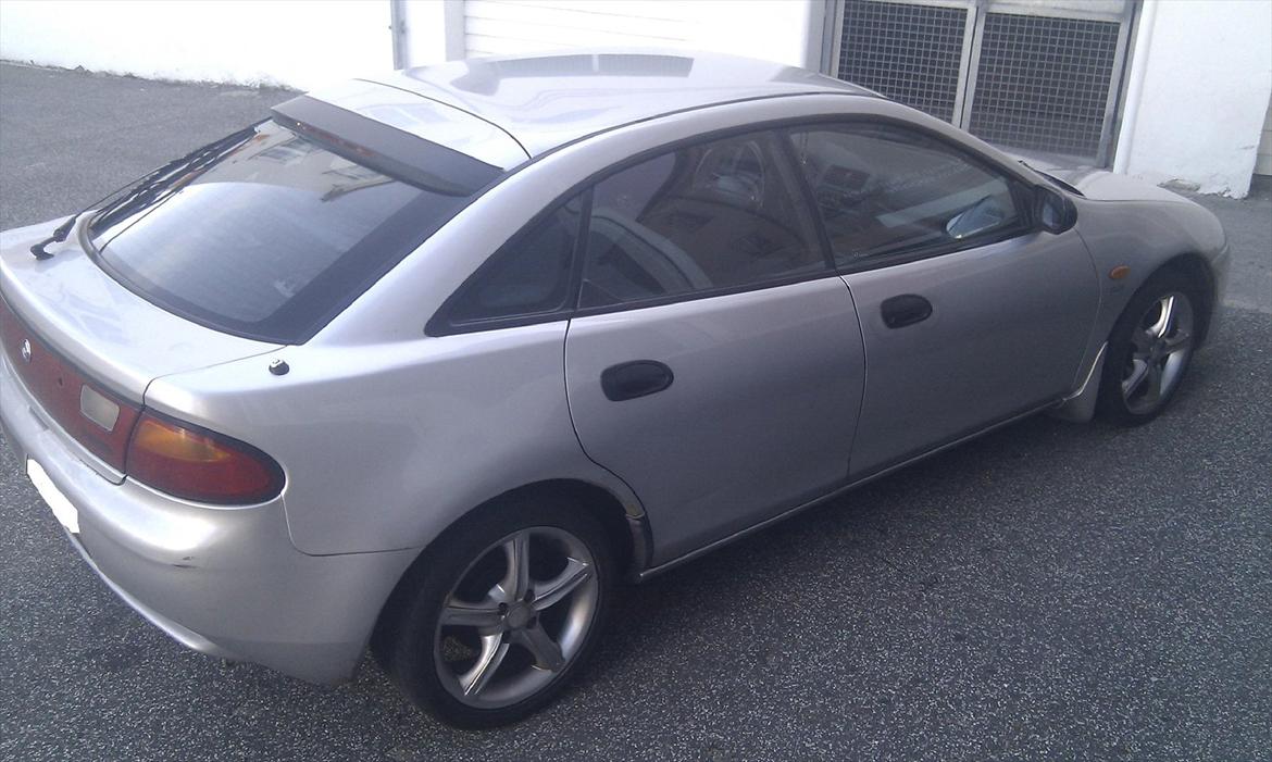 Mazda Mazda 323F BA 1.5i GLX - Backsideways billede 2