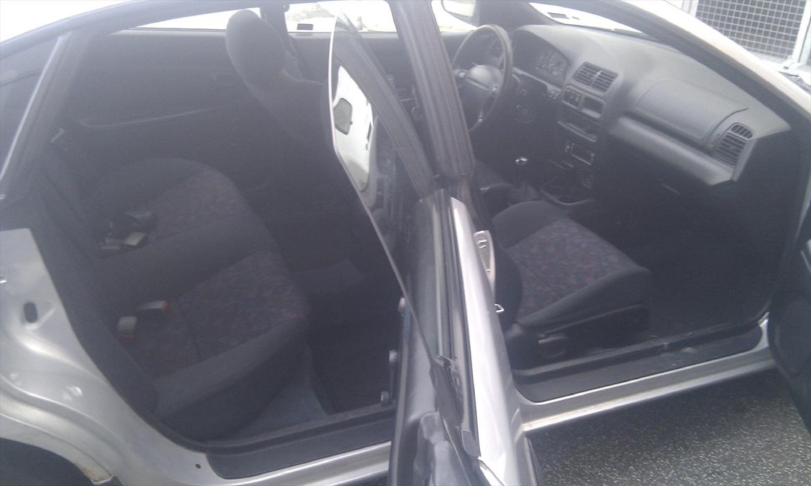 Mazda Mazda 323F BA 1.5i GLX - Open
 billede 11