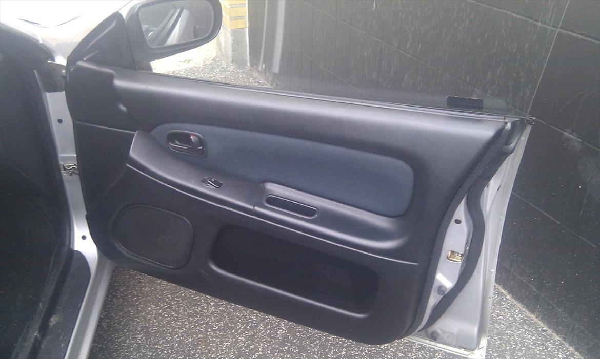 Mazda Mazda 323F BA 1.5i GLX - Front Right Door billede 9