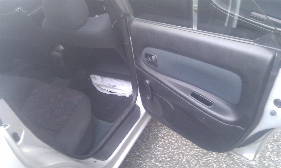 Mazda Mazda 323F BA 1.5i GLX - Back Right Door billede 10