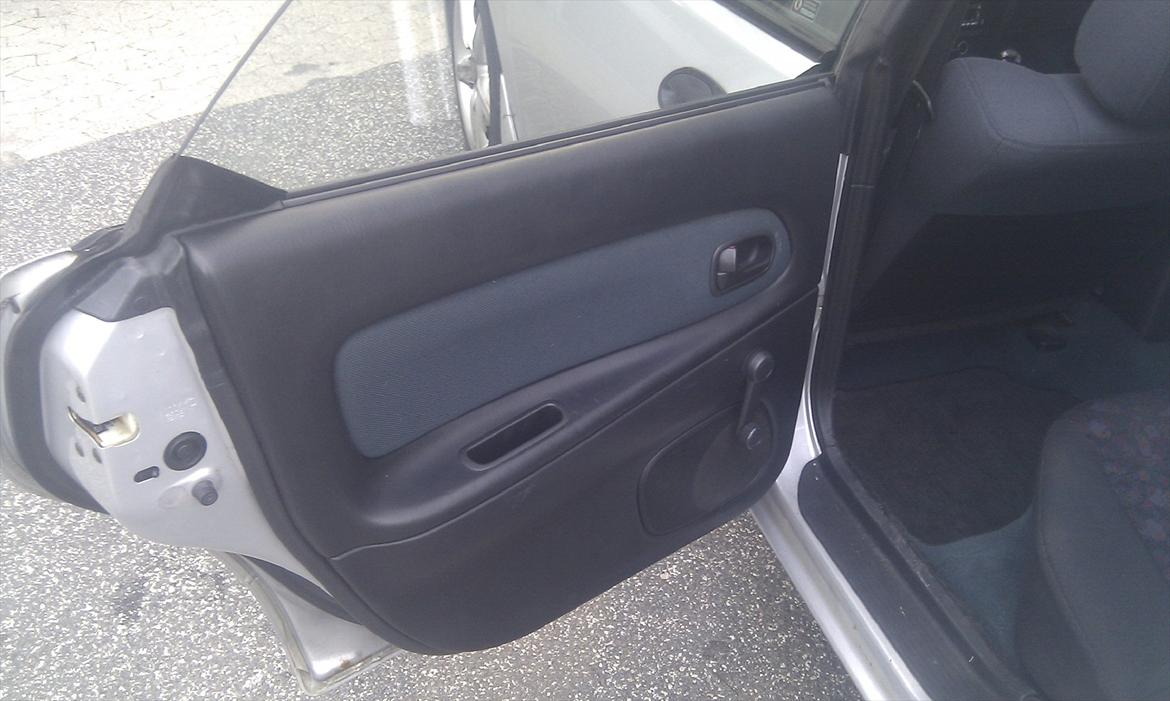 Mazda Mazda 323F BA 1.5i GLX - Left Back Door billede 7