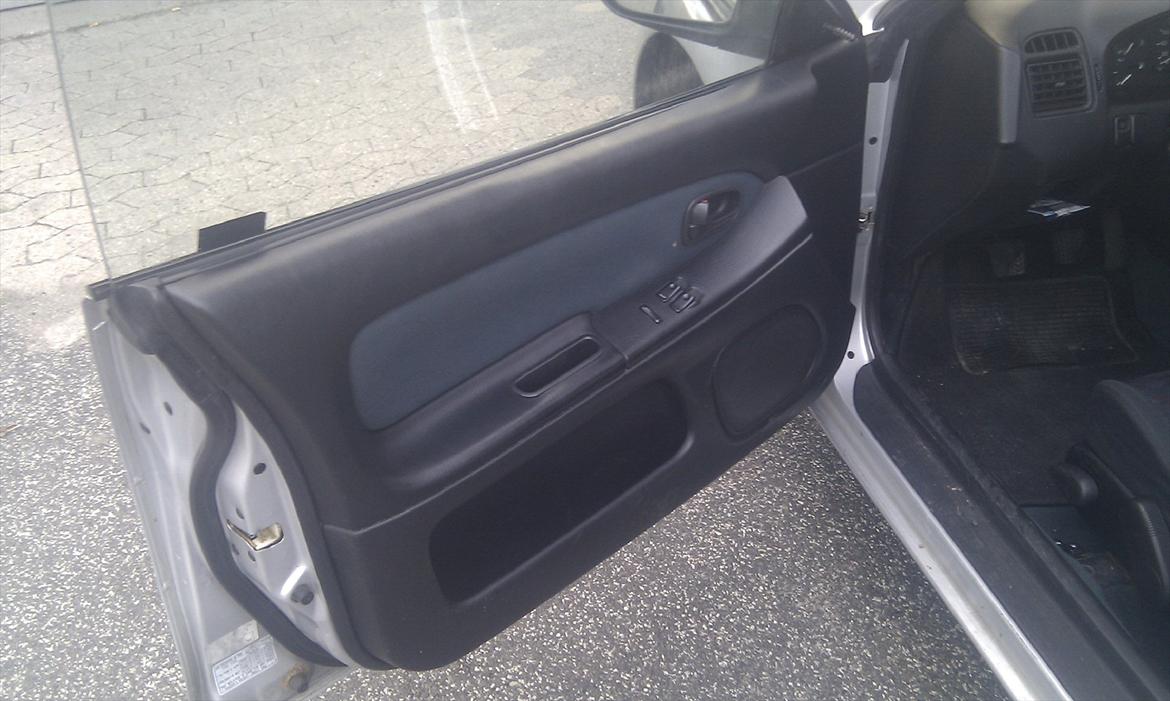 Mazda Mazda 323F BA 1.5i GLX - Left Front Door billede 6