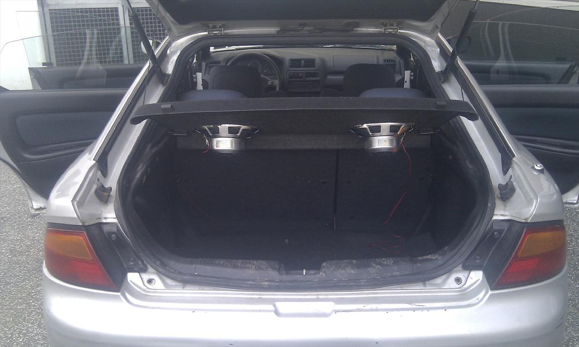 Mazda Mazda 323F BA 1.5i GLX - Trunk billede 13