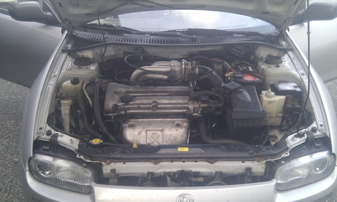 Mazda Mazda 323F BA 1.5i GLX - Engine 
 billede 14