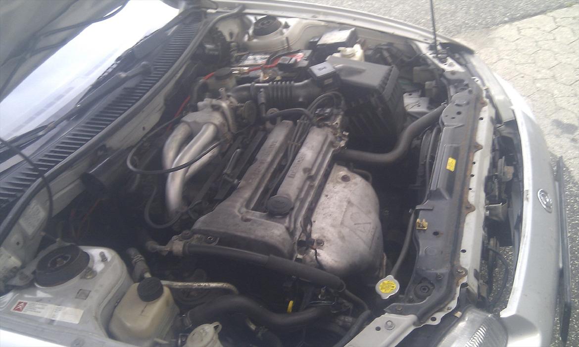 Mazda Mazda 323F BA 1.5i GLX - Engine billede 15