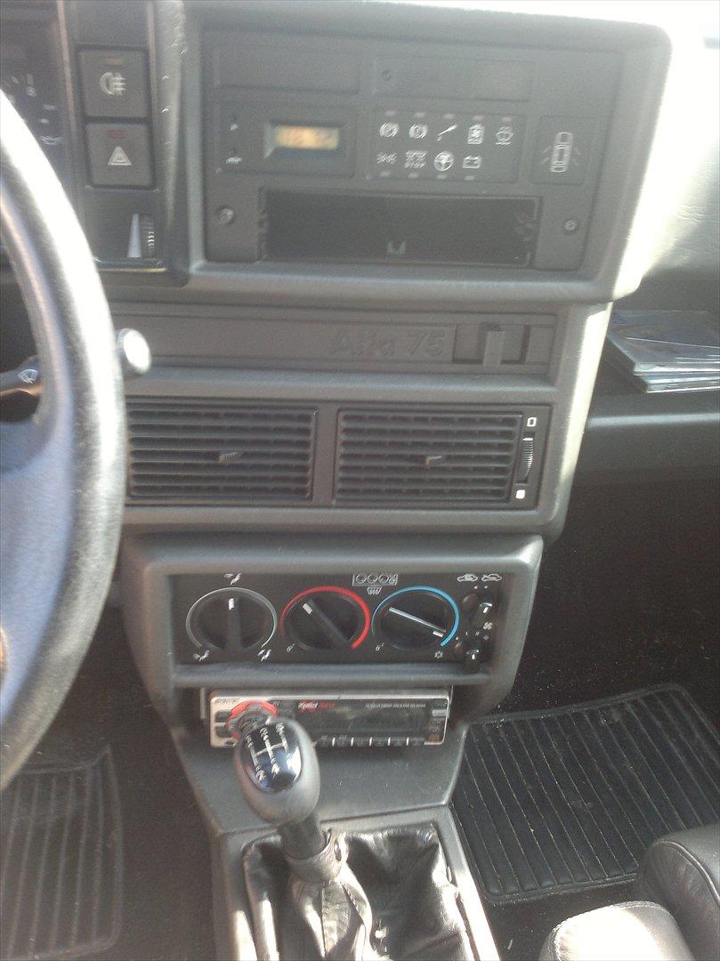 Alfa Romeo 75 billede 12