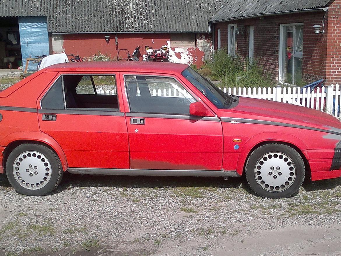 Alfa Romeo 75 billede 18