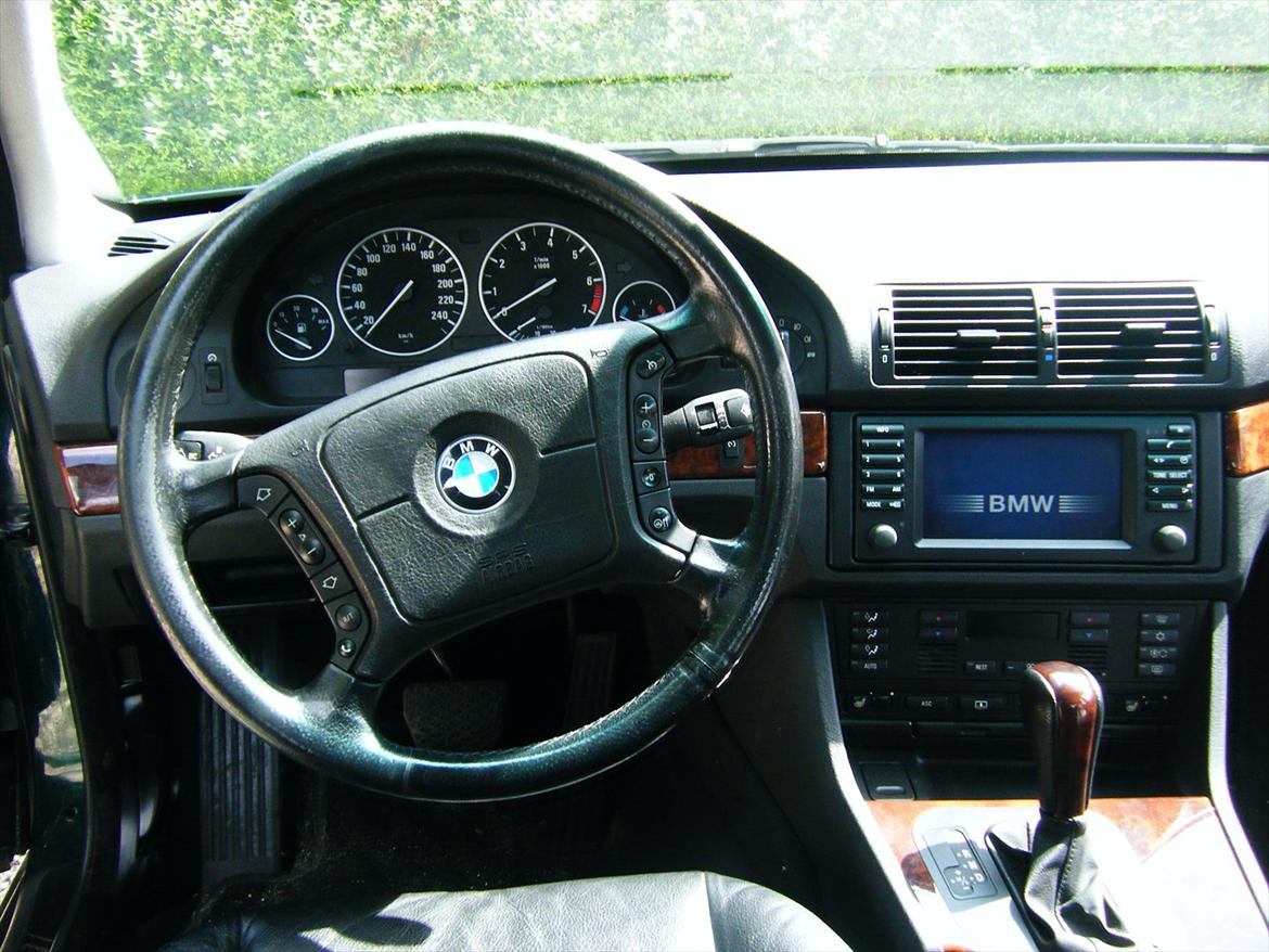 BMW 523 steptronic (død) billede 9