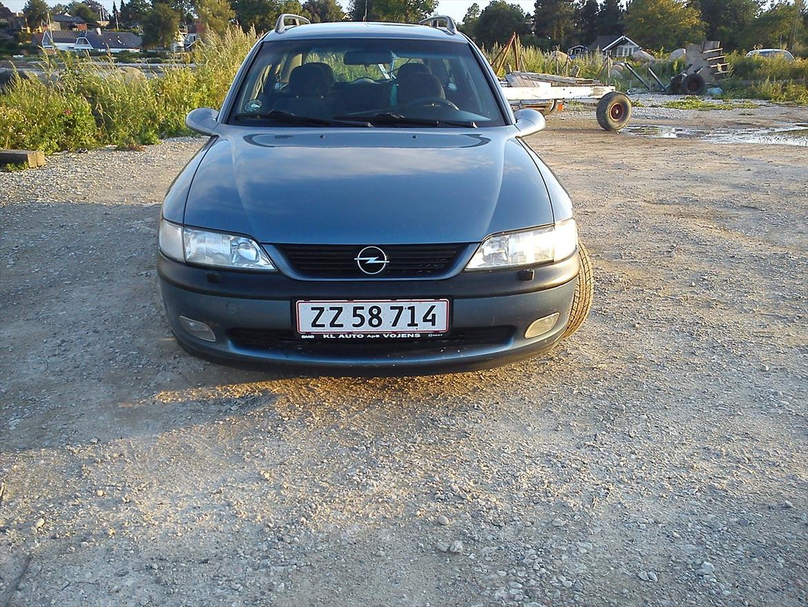 Opel vectra b 1,8 16v stationcar SOLGT billede 1
