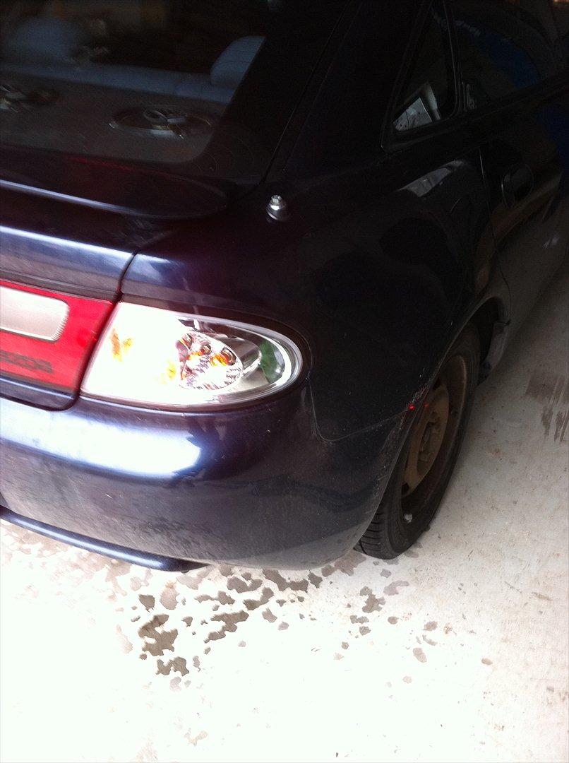 Mazda 323 F GLX 1,8 - højre baglygte billede 3