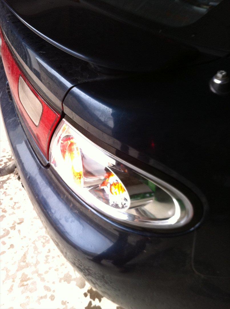 Mazda 323 F GLX 1,8 - højre baglygte billede 4