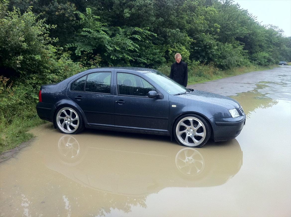 VW Bora 1,6 Solgt - Det havde regnet... billede 13