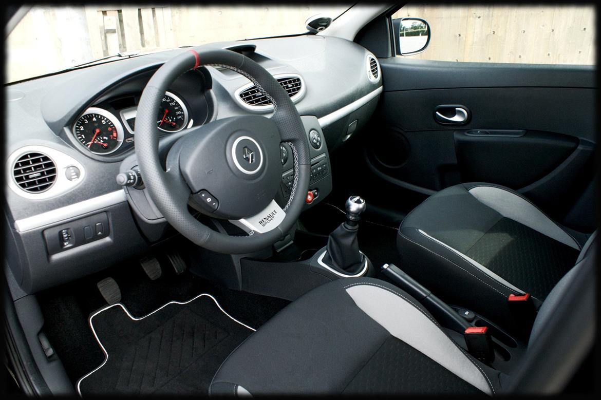 Renault Clio III Sport - Renault Sport stofmåttesæt 
Renault Sport læderrat med rød syning billede 12