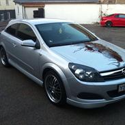 Opel Astra GTC Coupé 1,8