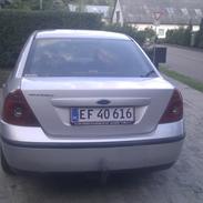 Ford Mondeo 2.5 v6 Ghia (solgt)