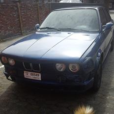 BMW E30 320i coupe