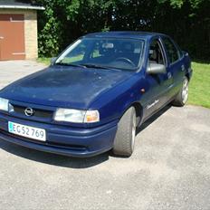 Opel vectra a 1,8i 8v  BYTTET