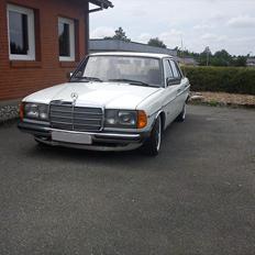 Mercedes Benz 230 w123 solgt