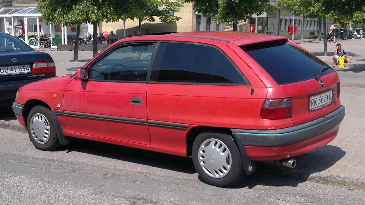 Opel Astra F NZ - Sådan så den ud inden den blev poleret!!!

Så ja det har virkelig hjulpet meget :P billede 16
