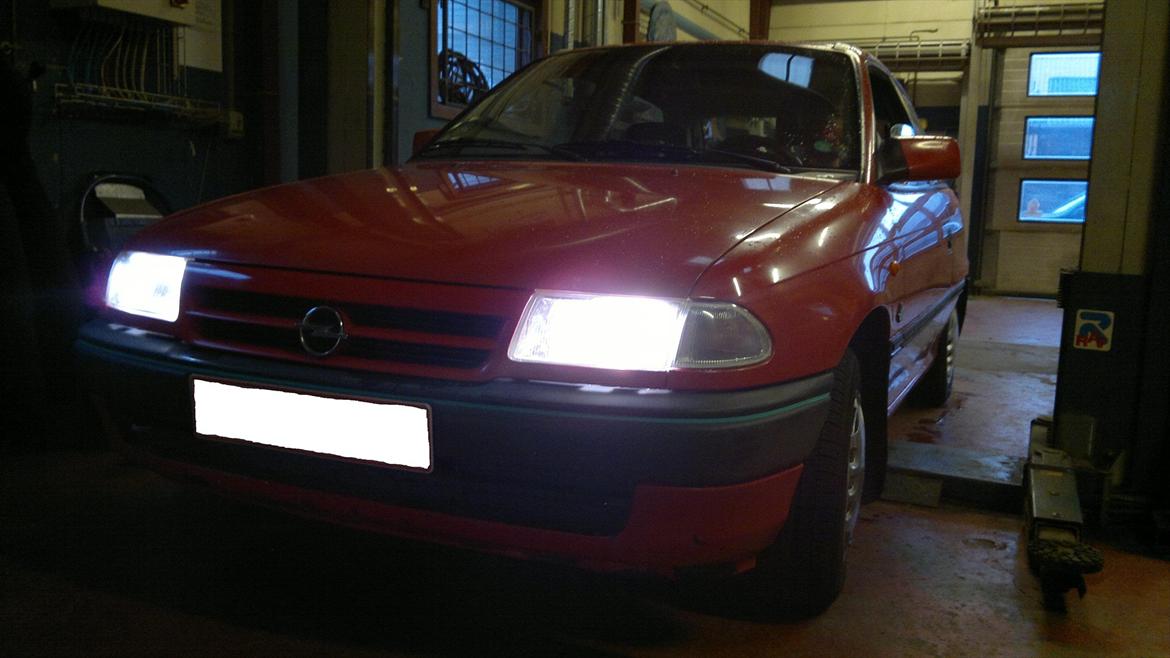 Opel Astra F NZ - Det Nye lys ser lækkert ud..!!! :P

Og det er lovligt!!! billede 1