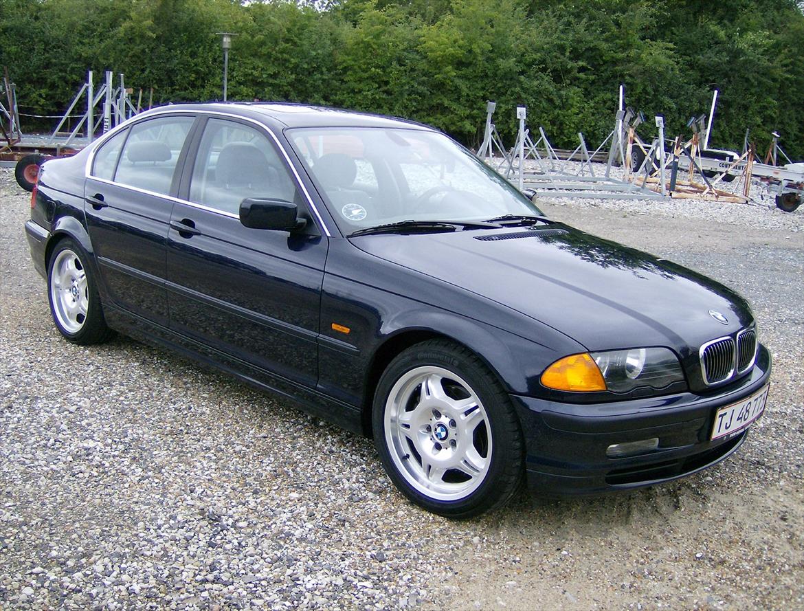 BMW 328 i billede 1