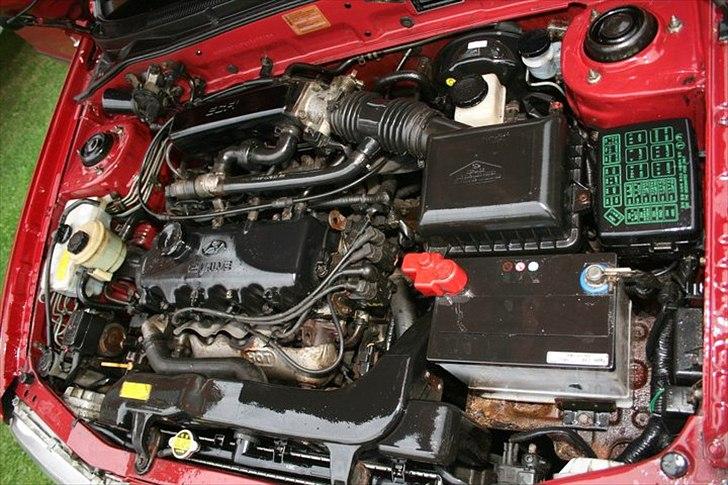 Hyundai accent x3 - Efter grundig motorvask. Set fra forskellige vinkler. billede 10