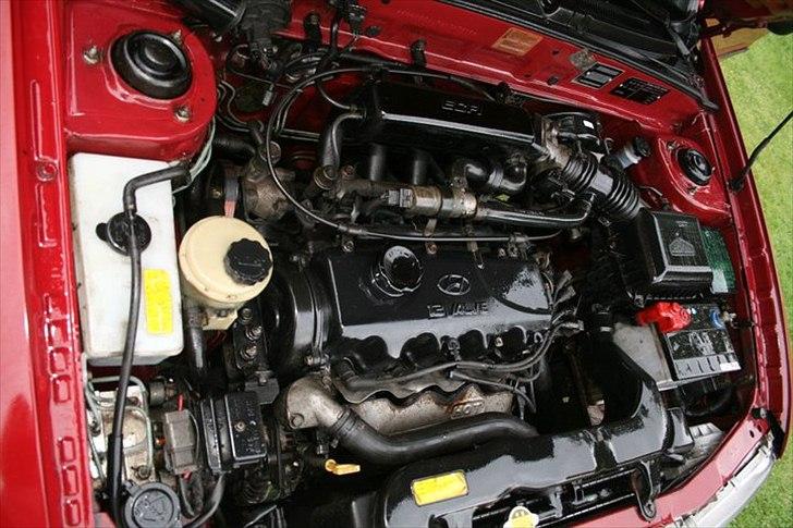 Hyundai accent x3 - Efter grundig motorvask. Set fra forskellige vinkler. billede 11