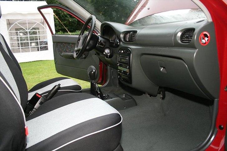 Hyundai accent x3 - Under udvendig optimering af lak fik det indvendige også en omgang. set fra forsellige vinkler billede 16