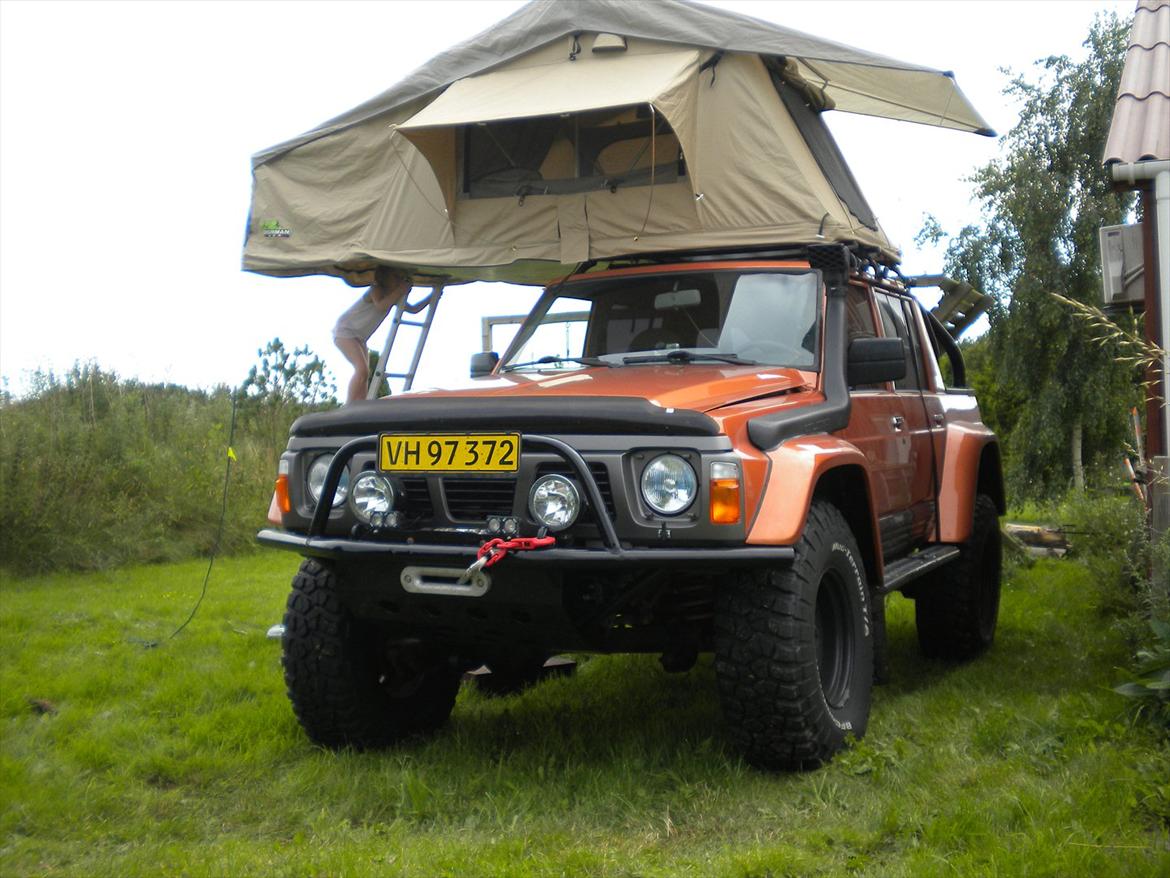 Nissan y60 (Nismo) Extreme truck - omlakeret og med telt billede 2