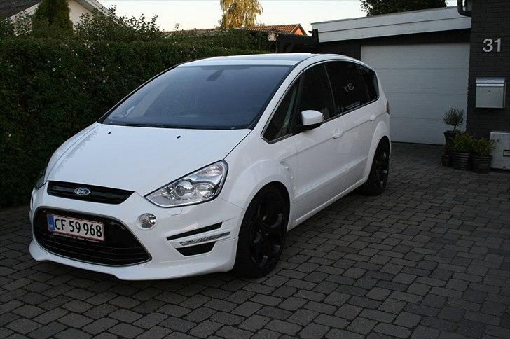 Ford S-max 2.0tdci Titanium  - Så fik den monteret frontspoiler, sænket og 20" MS sort lakeret fælge :) billede 1