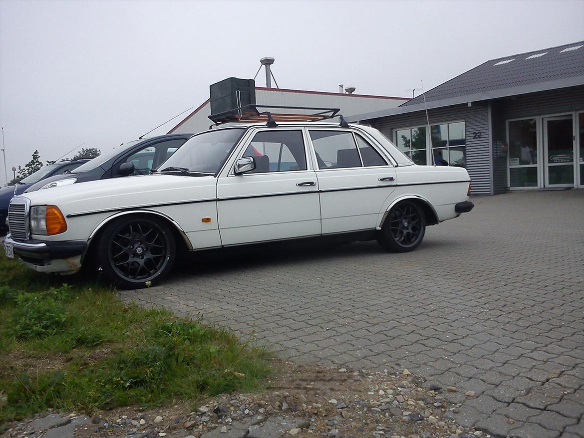 Mercedes Benz 230 w123 solgt billede 18