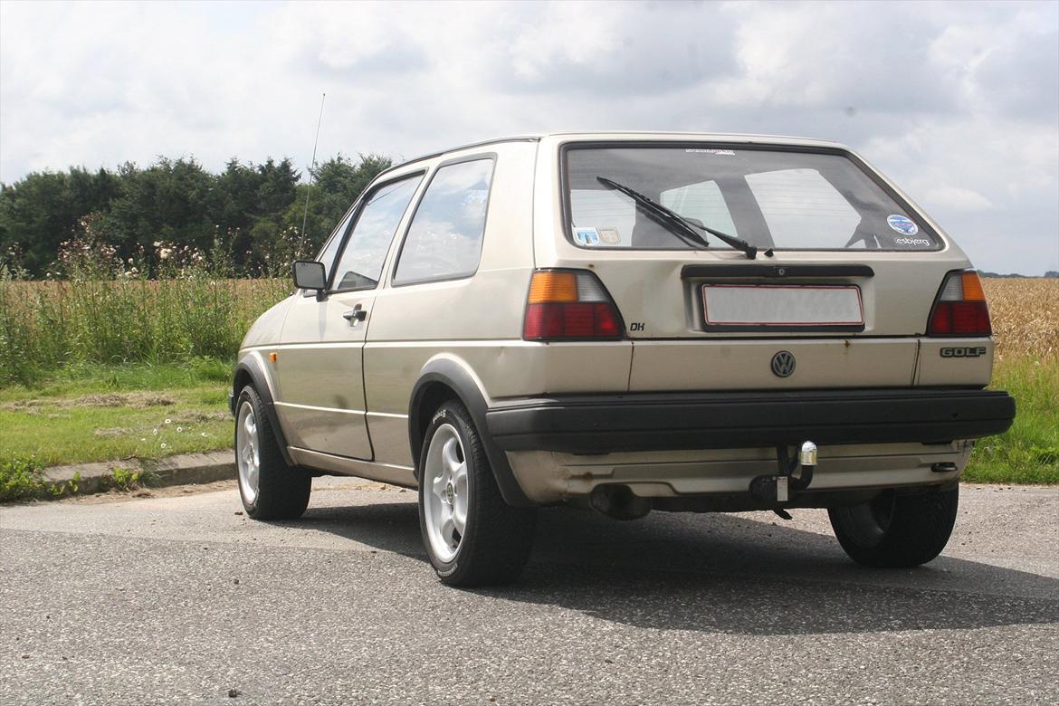 VW golf - øv så gik bagkofangeren løs billede 2