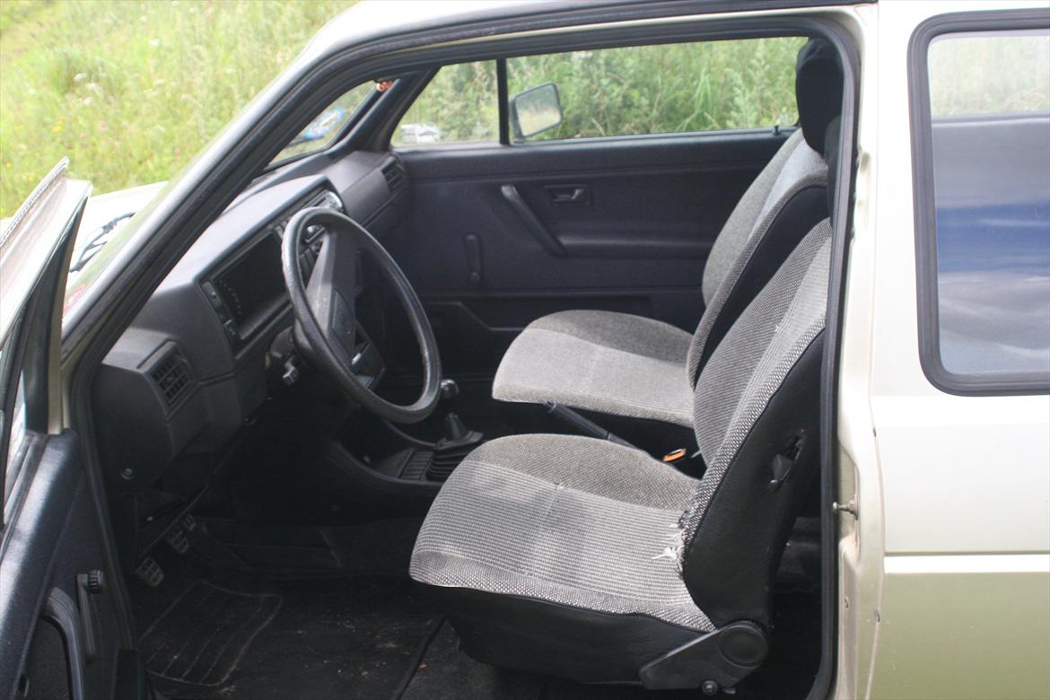 VW golf - træls med hul i sædet billede 13