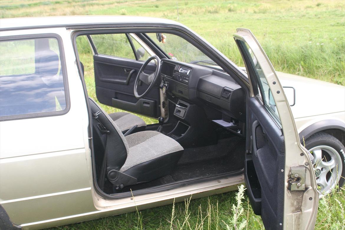 VW golf - Her kan i se at der er komme dør lommer og midterkonsol i Golfen billede 14