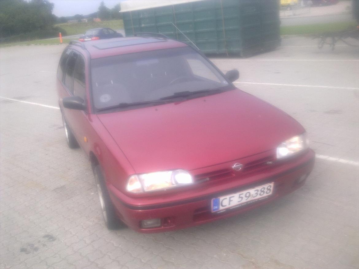 Nissan primera e st. car billede 5