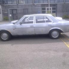Mercedes Benz 240d aut
