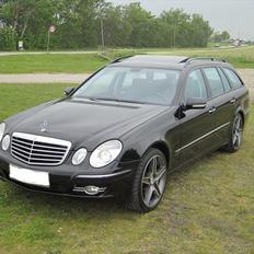 Mercedes Benz E320 W211