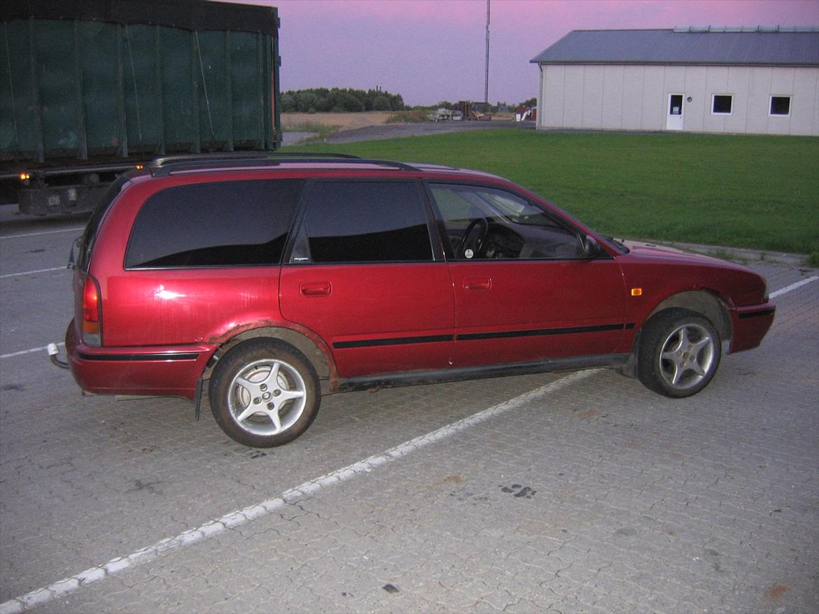 Nissan primera e st. car billede 7