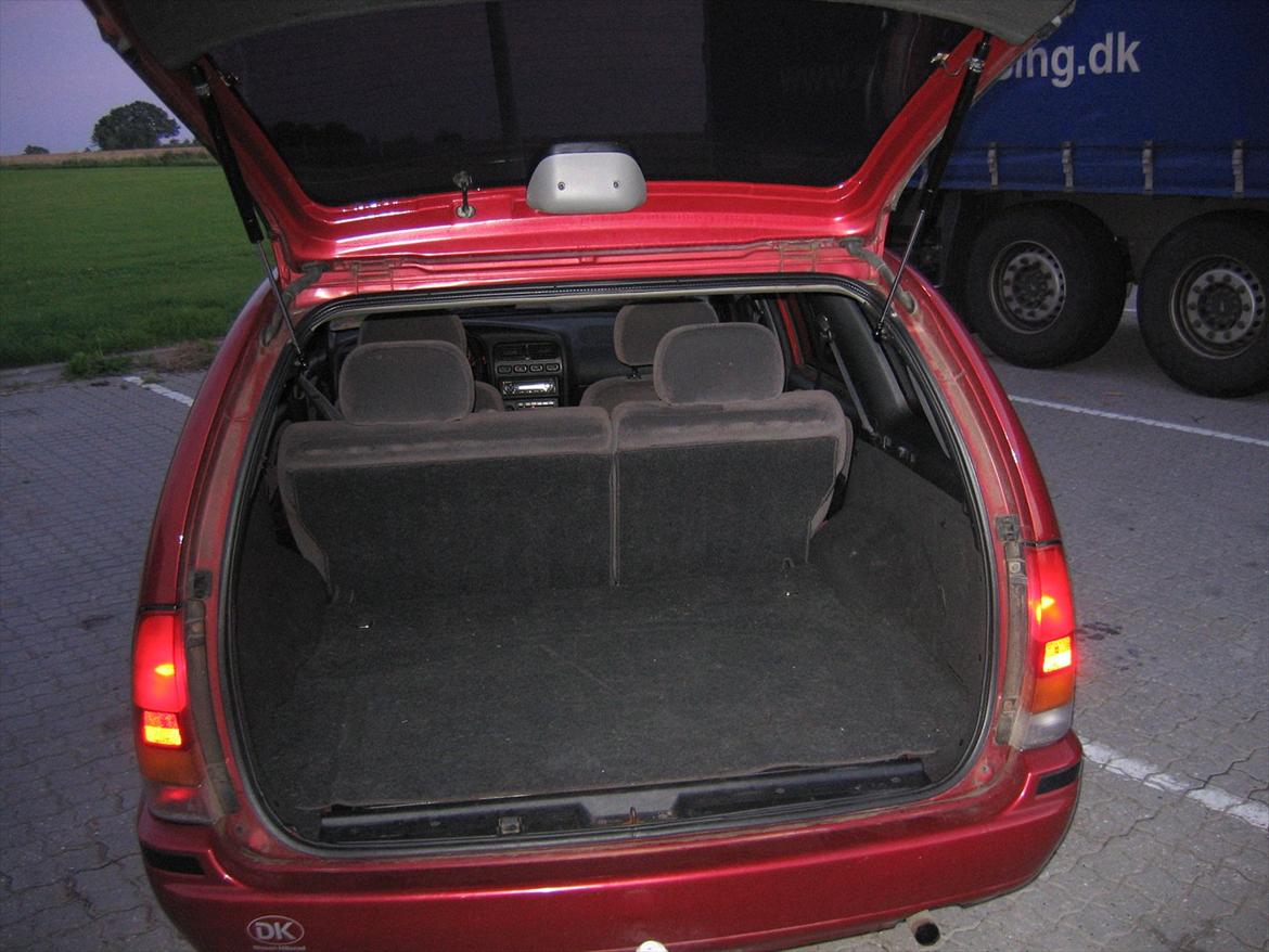 Nissan primera e st. car billede 10