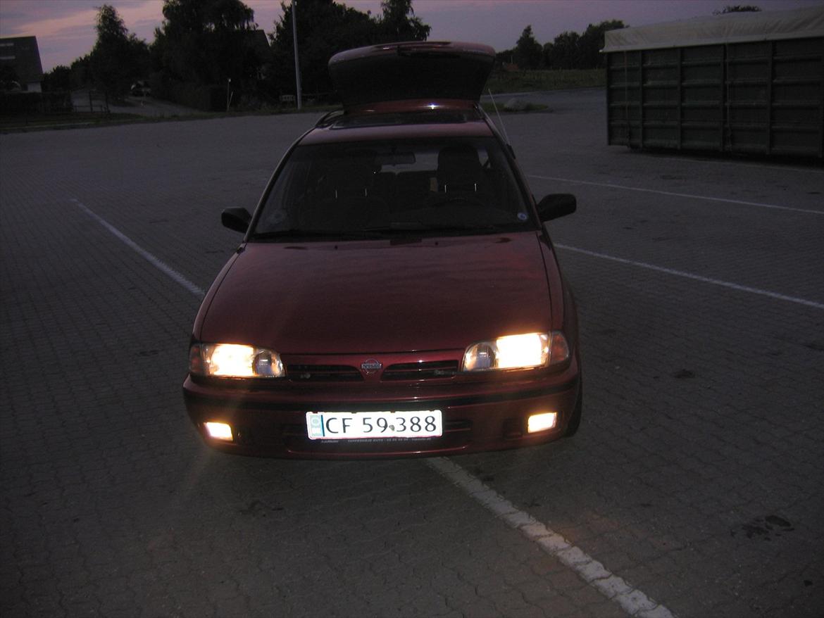 Nissan primera e st. car billede 2